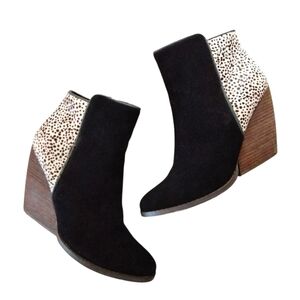 Very Volatile Calf Hair and Suede Wedge Booties Animal Print Ankle Boots Sz 8.5